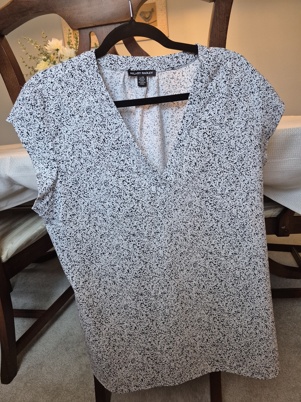 Hilary Radley Black & White Speckled V-Neck Cap Sleeve Top